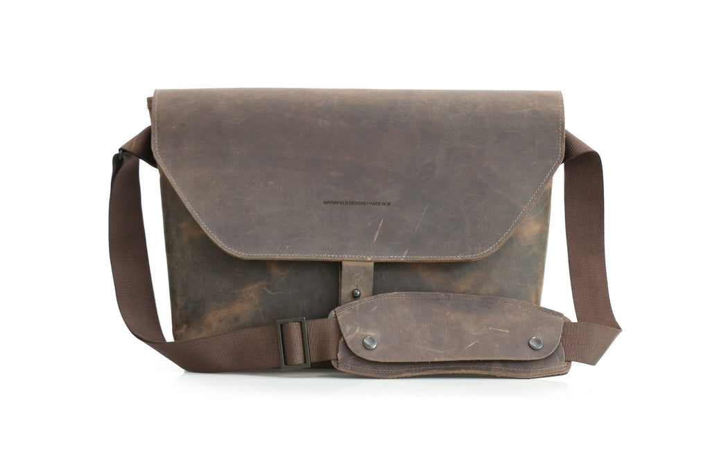 Maverick comes standard with matching leather shoulder pad