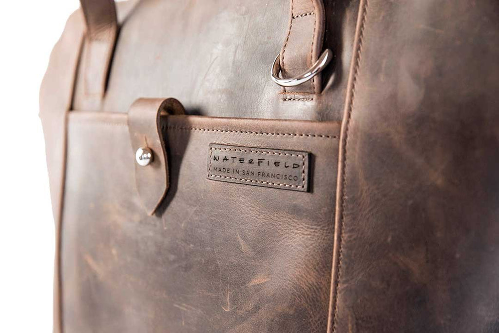 Metal bolt closure for front pocket